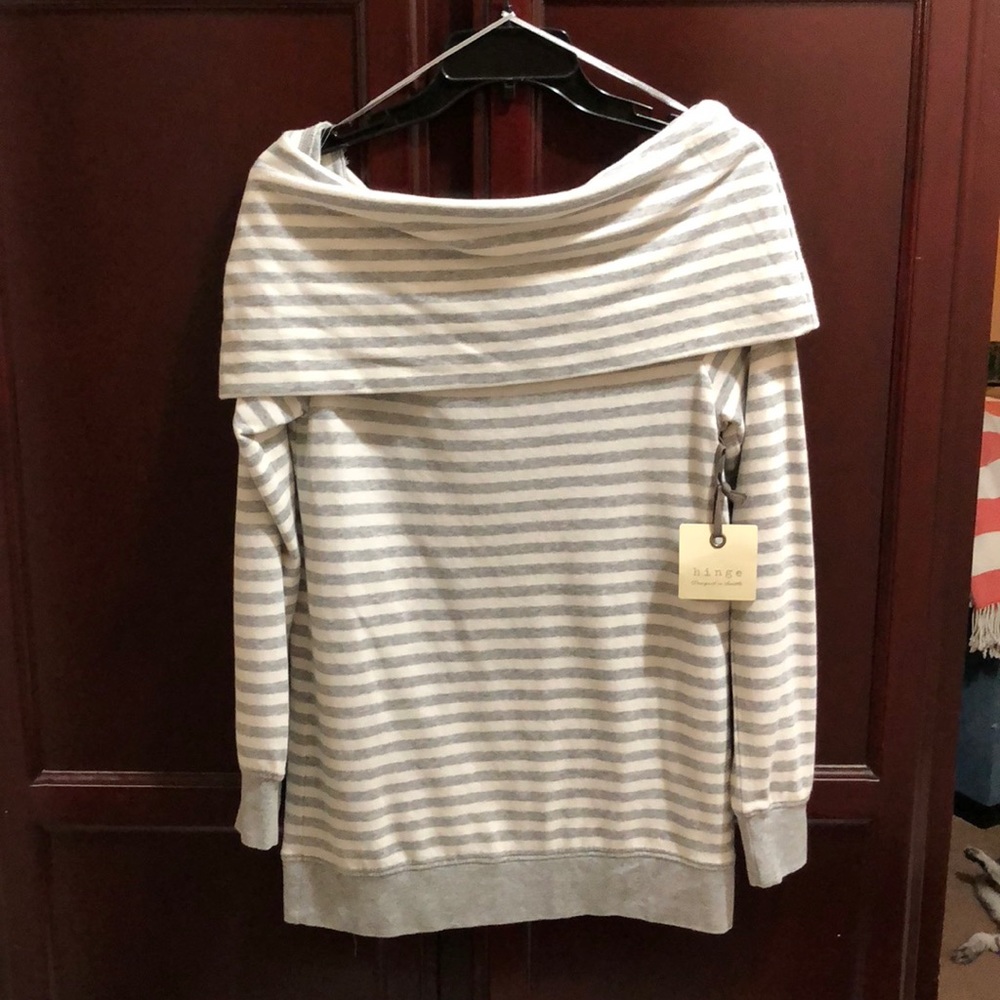 Striped Hinge Off-the-shoulder sweater
